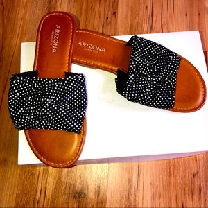 NEW Arizona Sandals Size 6 Women's NWOT